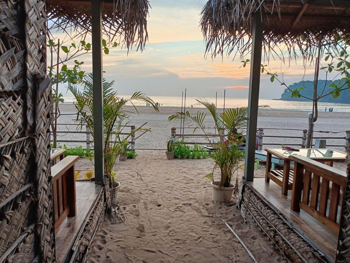 The Coast Beach Resort Agonda Eksteriør bilde